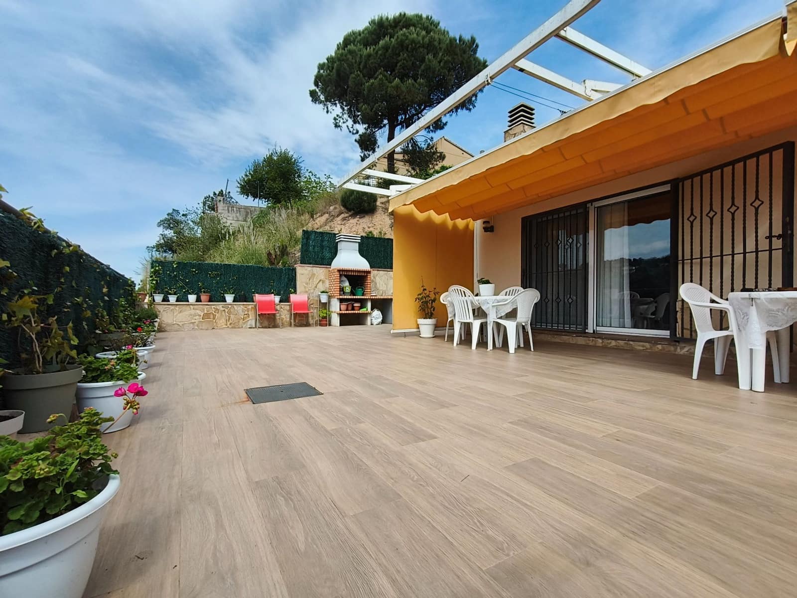 3 bedroom Villa for sale in Lloret de Mar with garage - € 270,000 (Ref: 9715270)