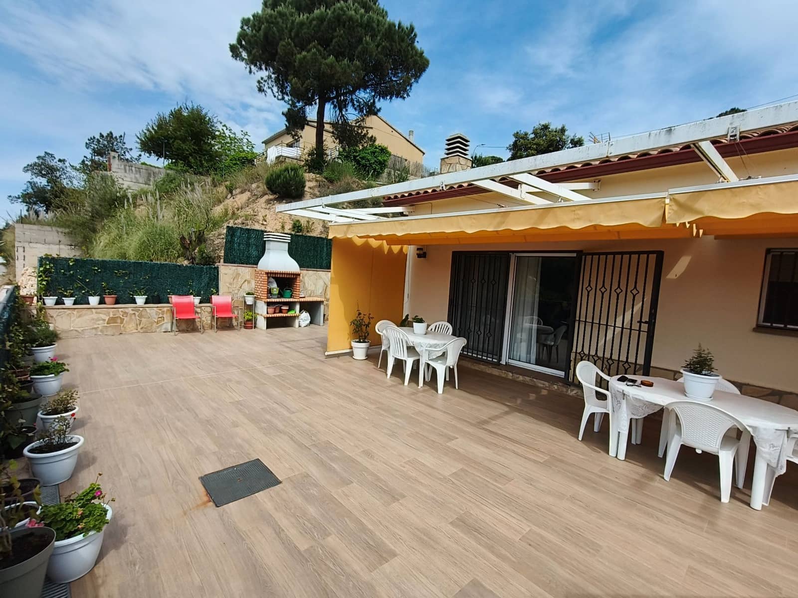 3 bedroom Villa for sale in Lloret de Mar with garage - € 270,000 (Ref: 9715270)