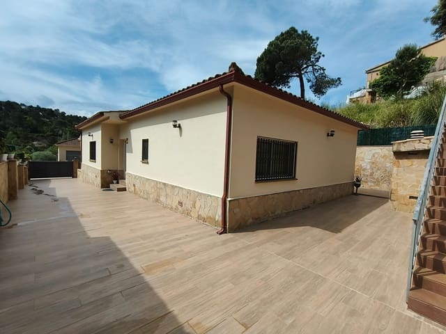 3 quarto Moradia para venda em Urbanitzacions del Nord, Lloret de Mar com garagem - 270 000 € (Ref: 9715270)