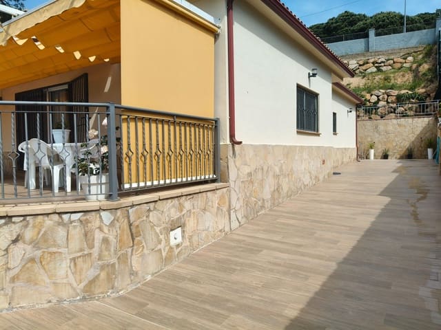 3 quarto Moradia para venda em Urbanitzacions del Nord, Lloret de Mar com garagem - 270 000 € (Ref: 9715270)