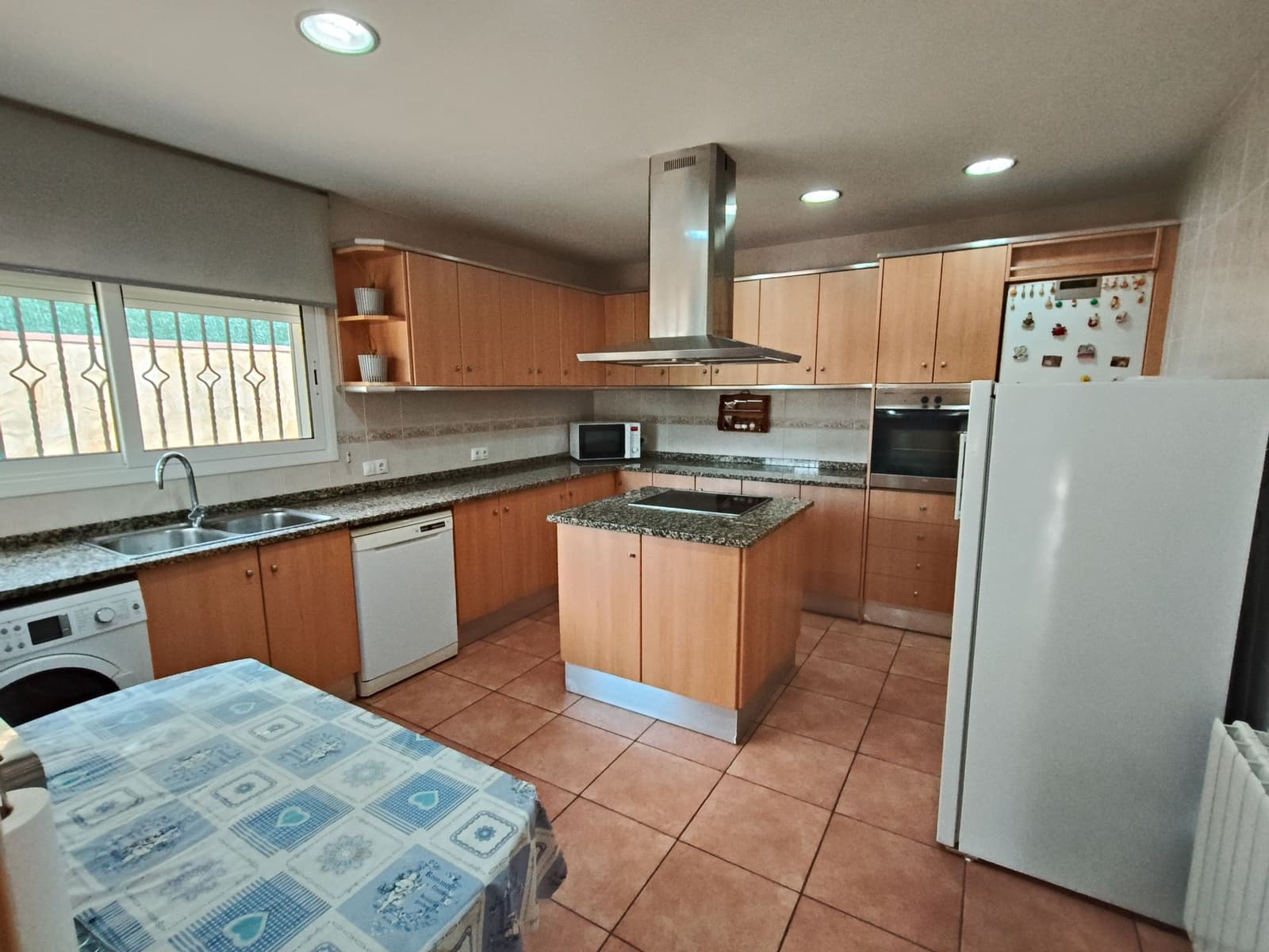 3 bedroom Villa for sale in Lloret de Mar with garage - € 270,000 (Ref: 9715270)