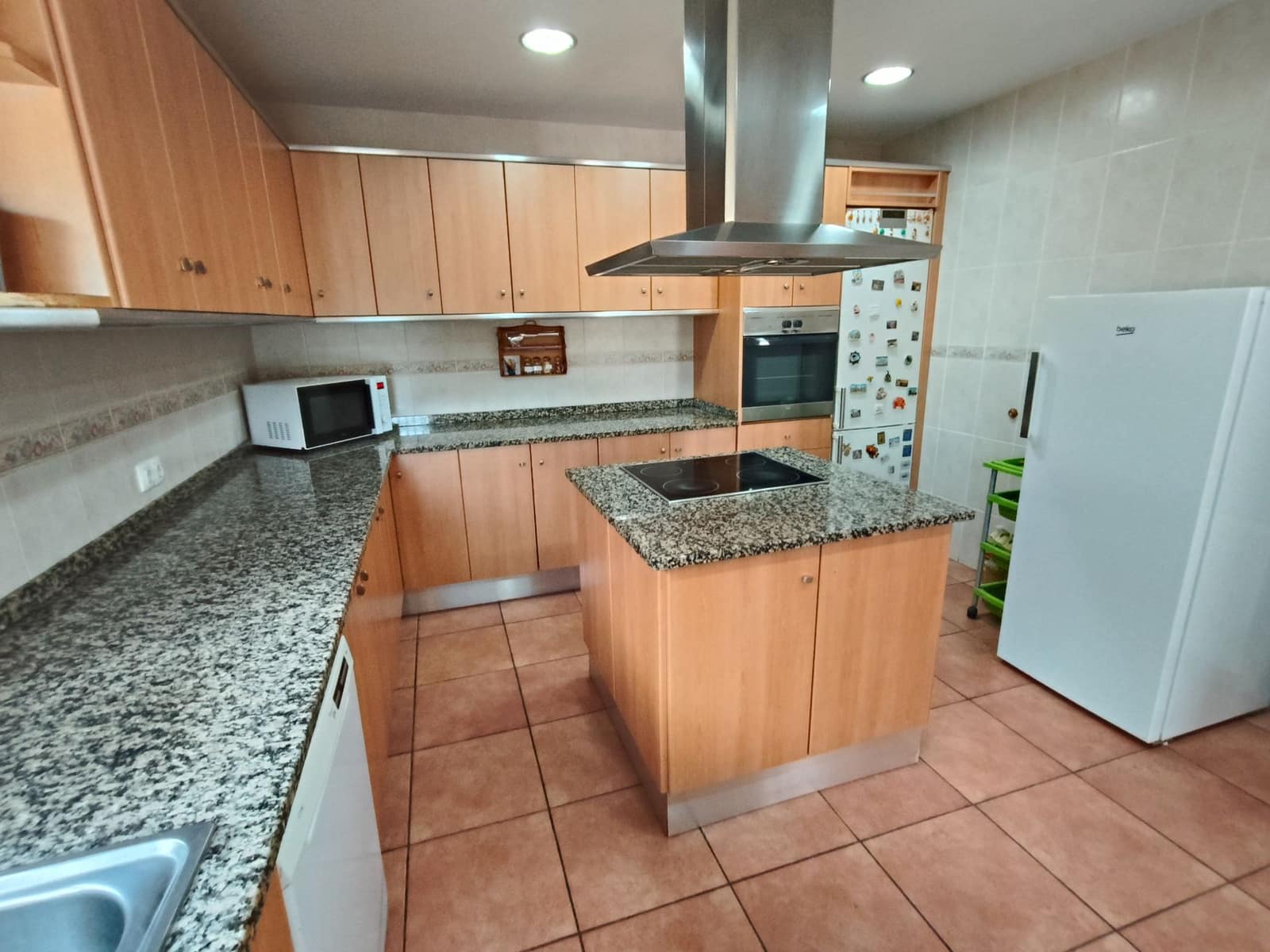 3 bedroom Villa for sale in Lloret de Mar with garage - € 270,000 (Ref: 9715270)