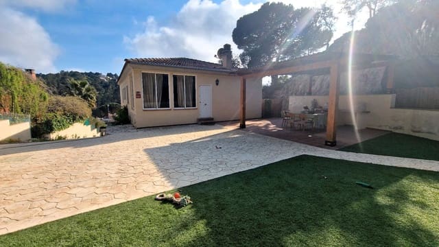 2 chambre Villa/Maison à vendre à Urbanitzacions del Nord, Lloret de Mar avec garage - 249 000 € (Ref: 9715271)