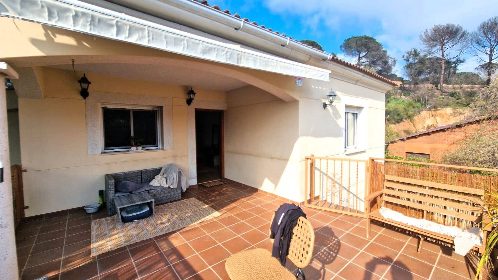 2 bedroom Villa for sale in Lloret de Mar with garage - € 249,000 (Ref: 9715271)