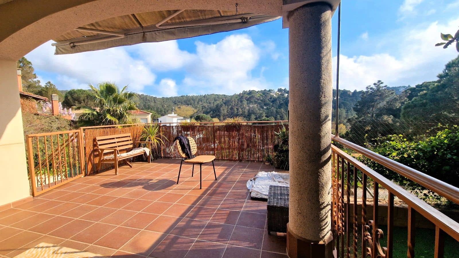2 bedroom Villa for sale in Lloret de Mar with garage - € 249,000 (Ref: 9715271)