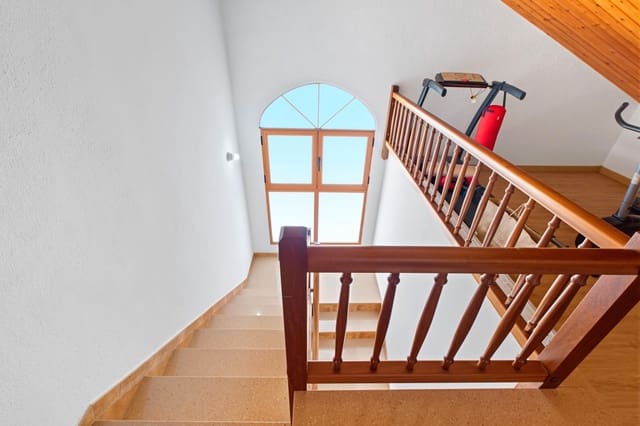 5 bedroom Villa for sale in Cànoves i Samalús with garage - € 429,000 (Ref: 9715275)