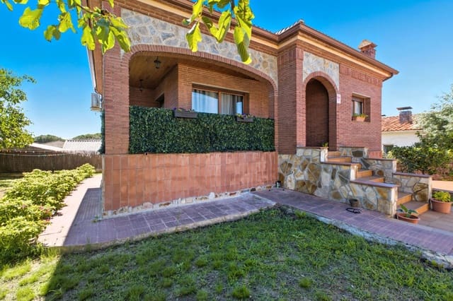 5 bedroom Villa for sale in Cànoves i Samalús with garage - € 429,000 (Ref: 9715275)