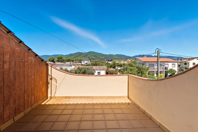 5 bedroom Villa for sale in Cànoves i Samalús with garage - € 429,000 (Ref: 9715275)