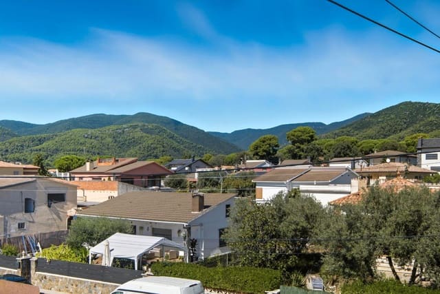 5 bedroom Villa for sale in Cànoves i Samalús with garage - € 429,000 (Ref: 9715275)