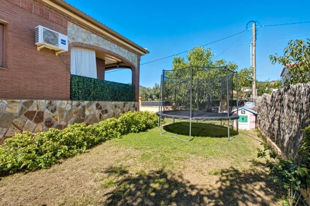 5 bedroom Villa for sale in Cànoves i Samalús with garage - € 429,000 (Ref: 9715275)