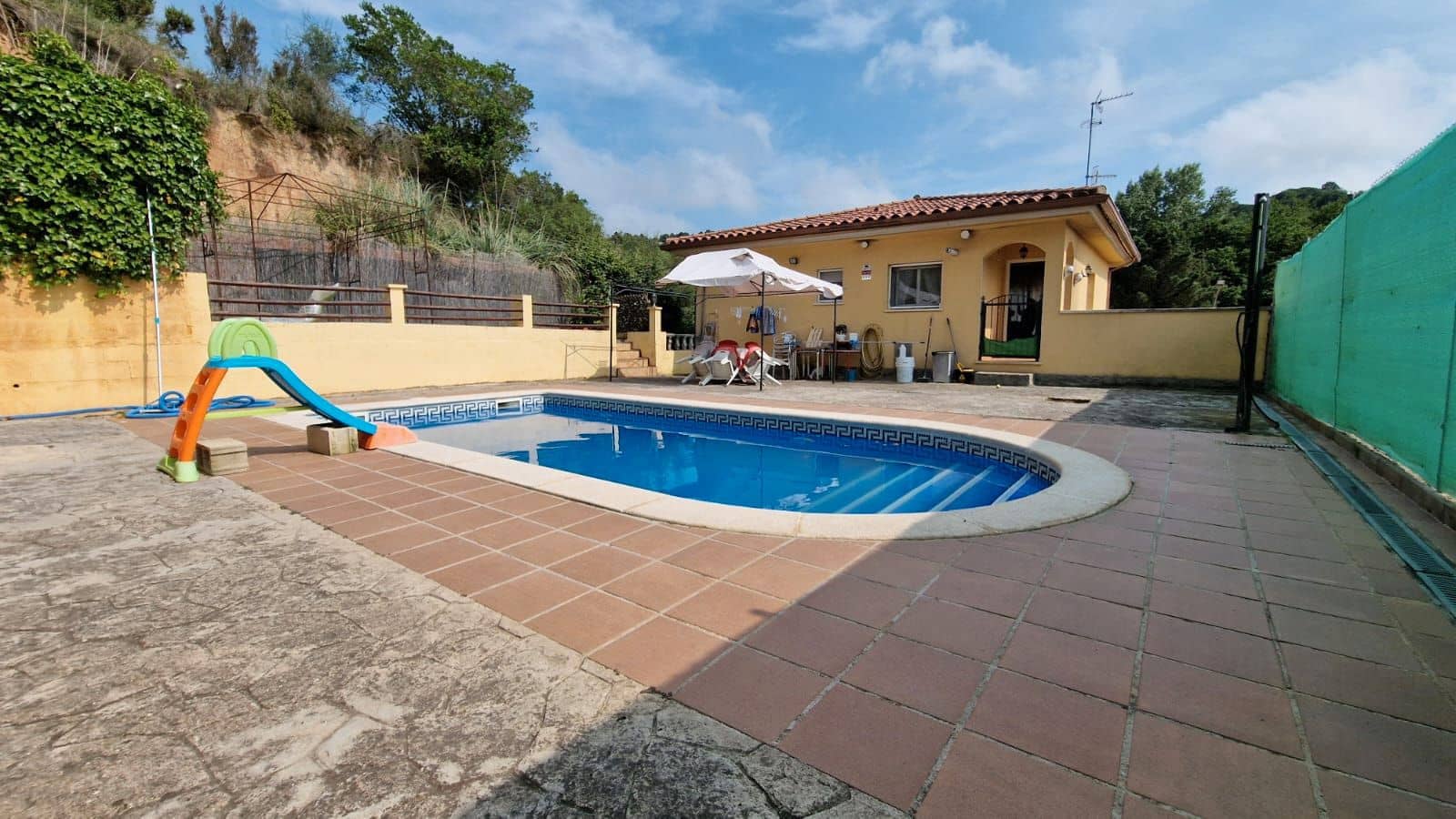 4 bedroom Villa for sale in Lloret de Mar with pool garage - € 275,000 (Ref: 9715276)