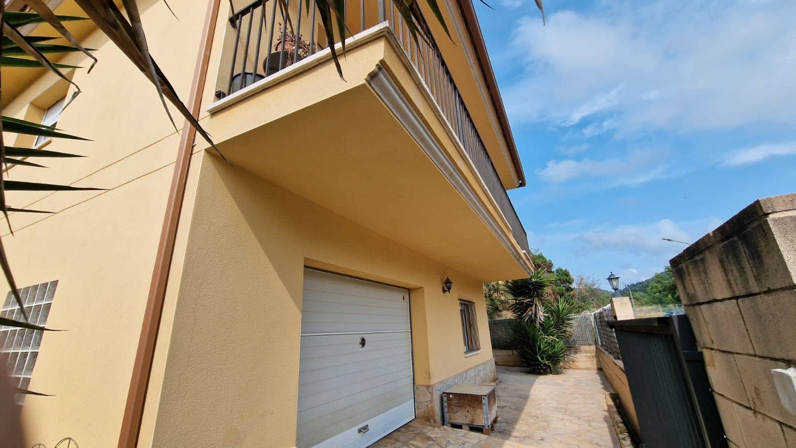 4 bedroom Villa for sale in Lloret de Mar with pool garage - € 275,000 (Ref: 9715276)