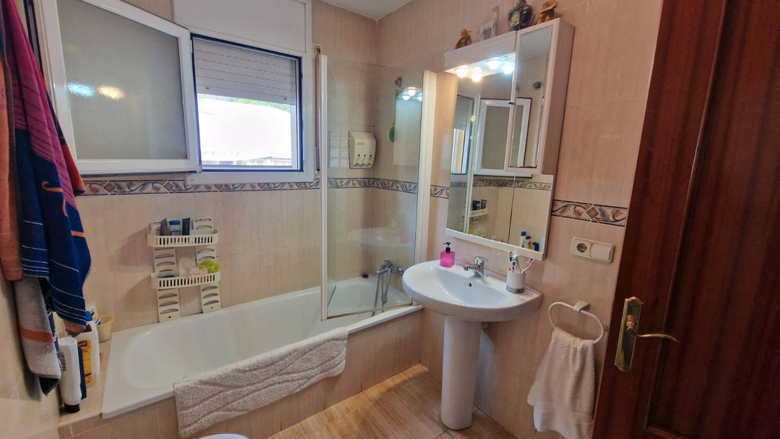 4 bedroom Villa for sale in Lloret de Mar with pool garage - € 275,000 (Ref: 9715276)