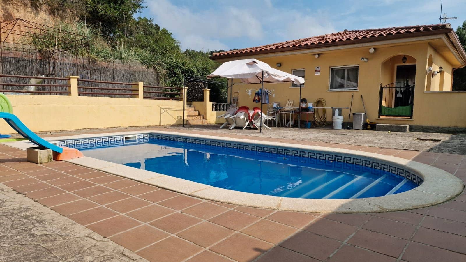 4 bedroom Villa for sale in Lloret de Mar with pool garage - € 275,000 (Ref: 9715276)