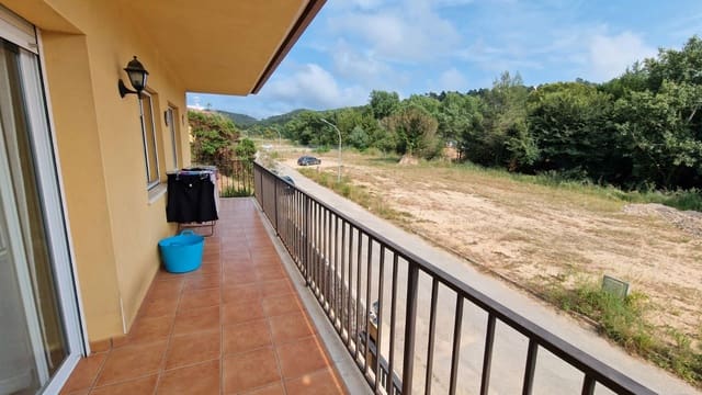 4 soverom Villa til salgs i Urbanitzacions del Nord, Lloret de Mar med svømmebasseng garasje - € 275 000 (Ref: 9715276)