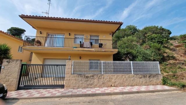 4 soverom Villa til salgs i Urbanitzacions del Nord, Lloret de Mar med svømmebasseng garasje - € 275 000 (Ref: 9715276)