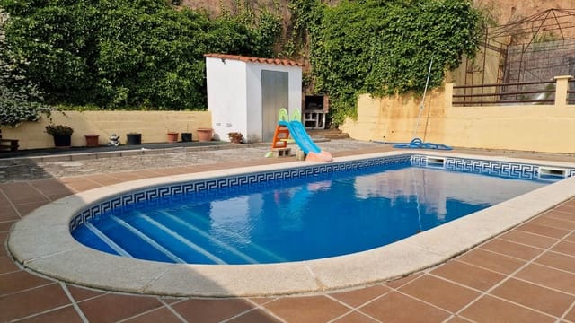 4 soverom Villa til salgs i Urbanitzacions del Nord, Lloret de Mar med svømmebasseng garasje - € 275 000 (Ref: 9715276)
