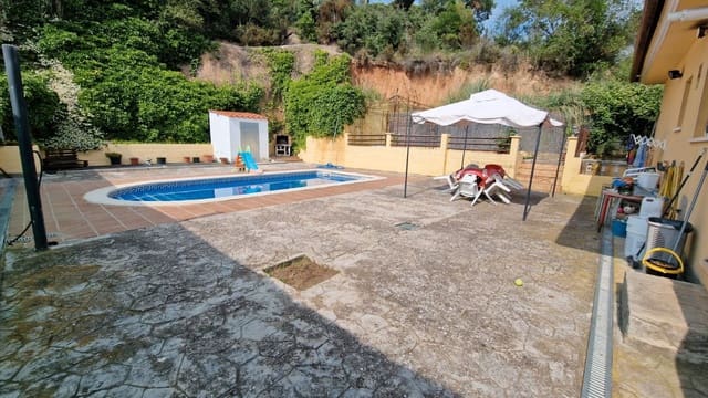 4 soverom Villa til salgs i Urbanitzacions del Nord, Lloret de Mar med svømmebasseng garasje - € 275 000 (Ref: 9715276)