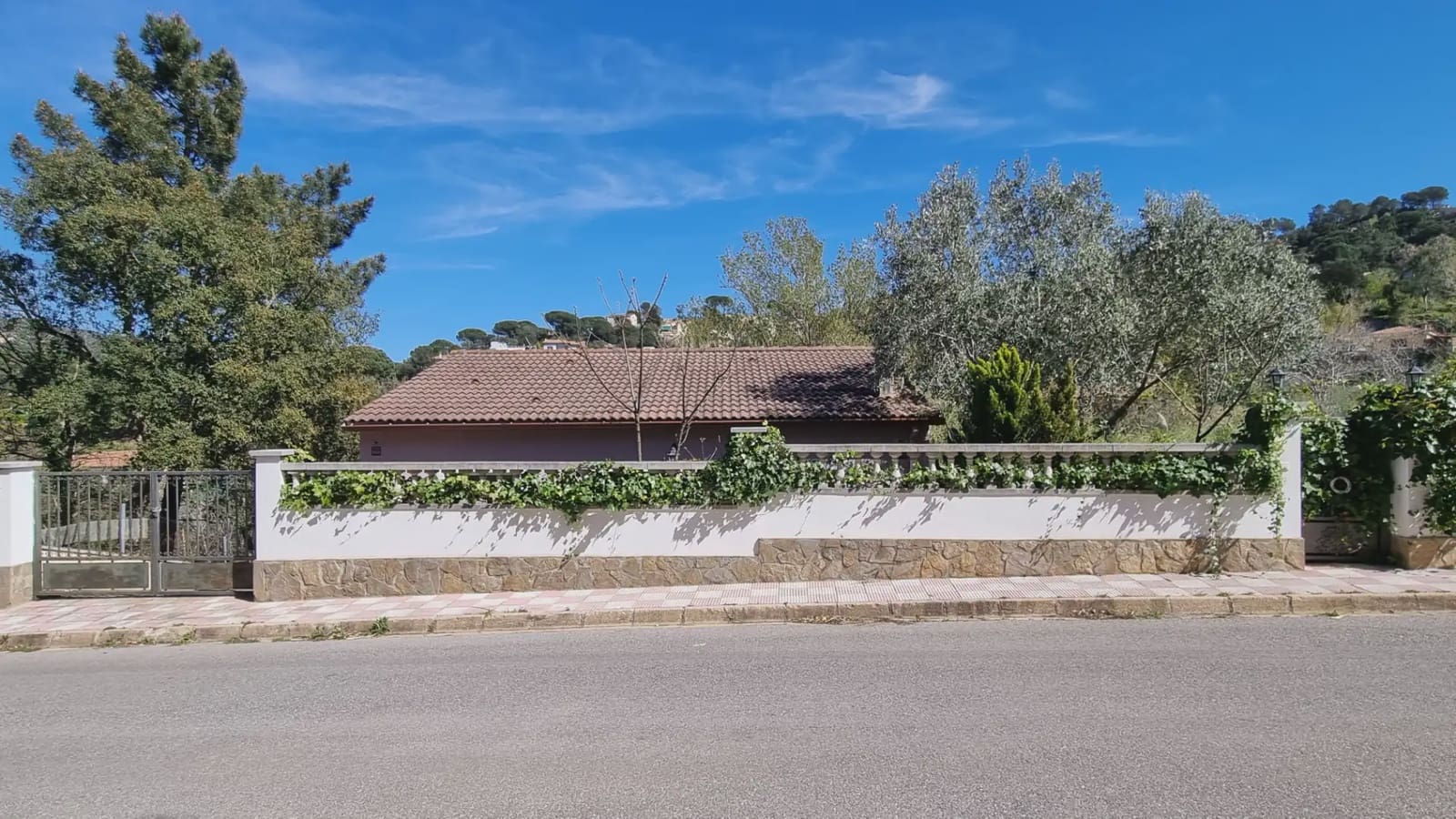 3 makuuhuone Maalaistalo myytävänä paikassa Lloret de Mar mukana 
autotalli - 250 000 € (Ref: 9770049)