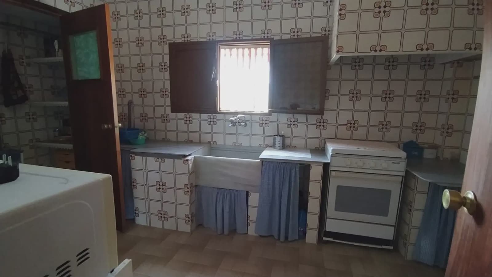 3 bedroom Villa for sale in Chiva with pool garage - € 155,000 (Ref: 9748283)