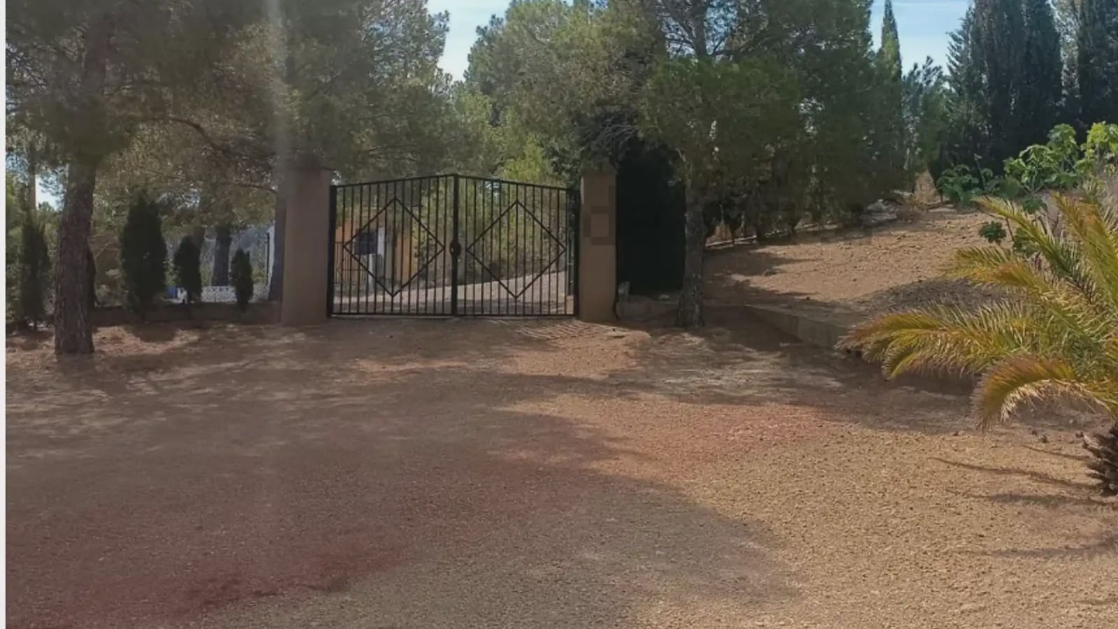 3 bedroom Villa for sale in Chiva with pool garage - € 155,000 (Ref: 9748283)