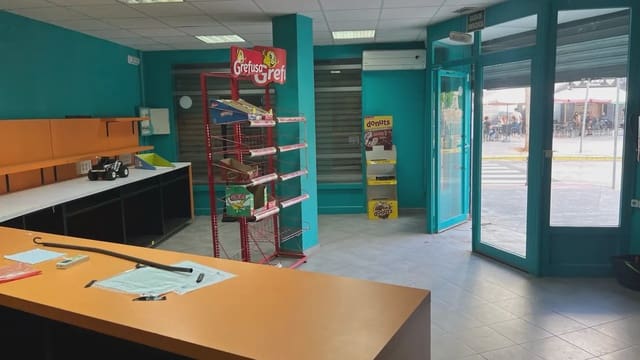 Kommersiell til salgs i Manises - € 105 000 (Ref: 9748295)