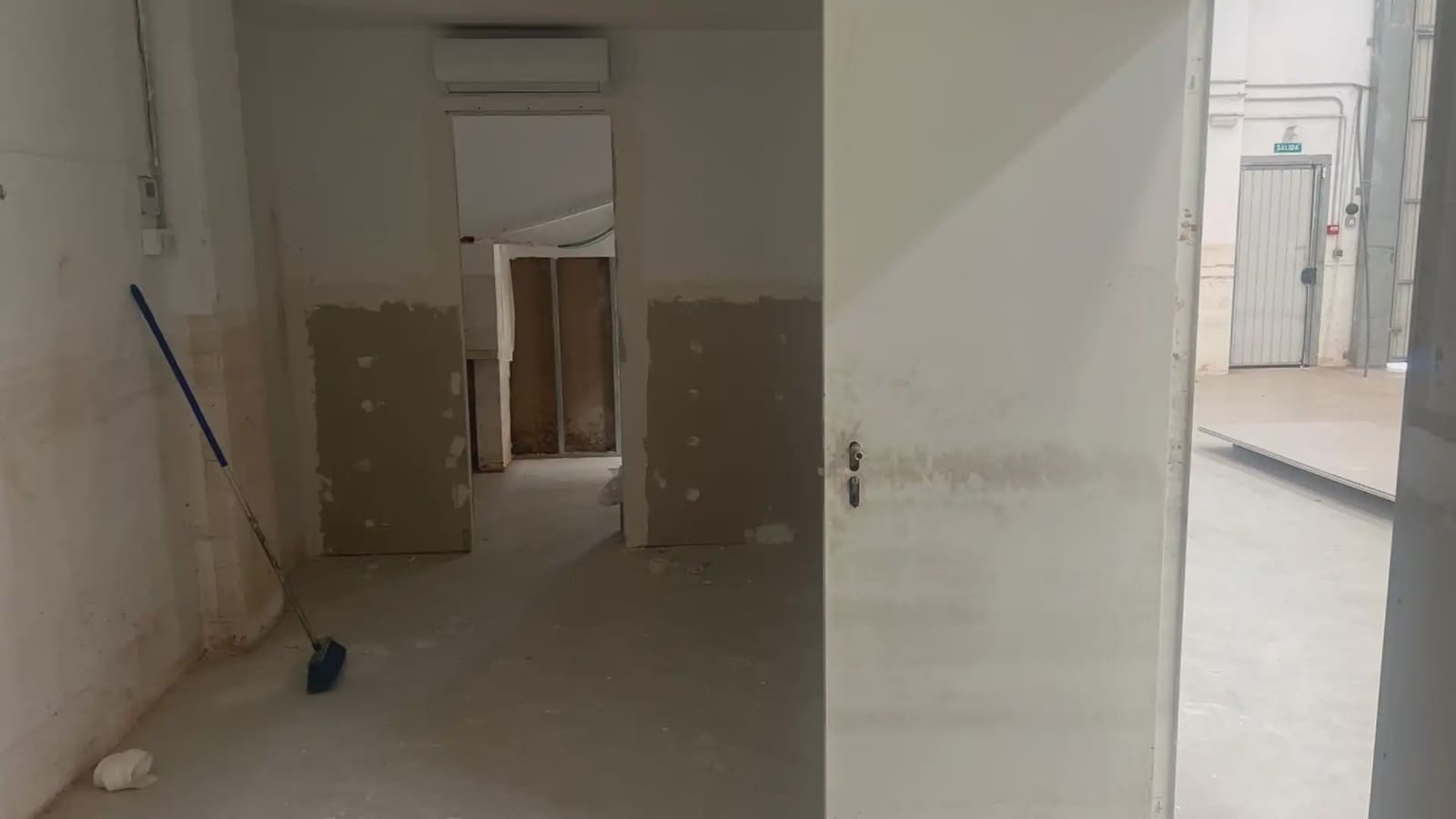 Commerciale da affittare in Riba-roja de Turia - 1.600 € (Rif: 9748297)