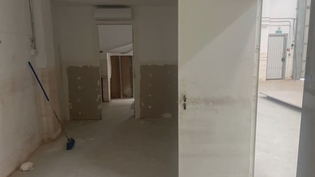 Commerciale da affittare in Riba-roja de Túria - 1.600 € (Rif: 9748297)