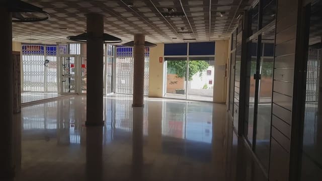 Kommersiell til salgs i Manises - € 250 000 (Ref: 9748298)