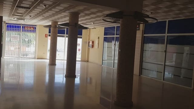 Kommersiell til salgs i Manises - € 250 000 (Ref: 9748298)