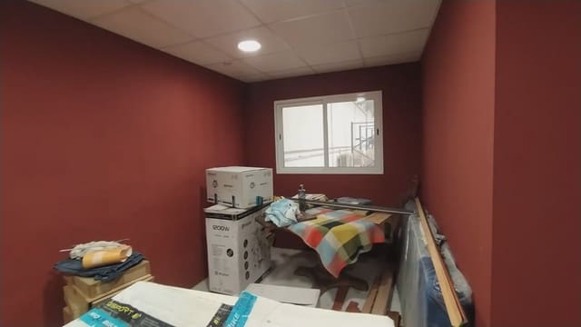 Kommersiell til leie i Manises - € 1 800 (Ref: 9748302)