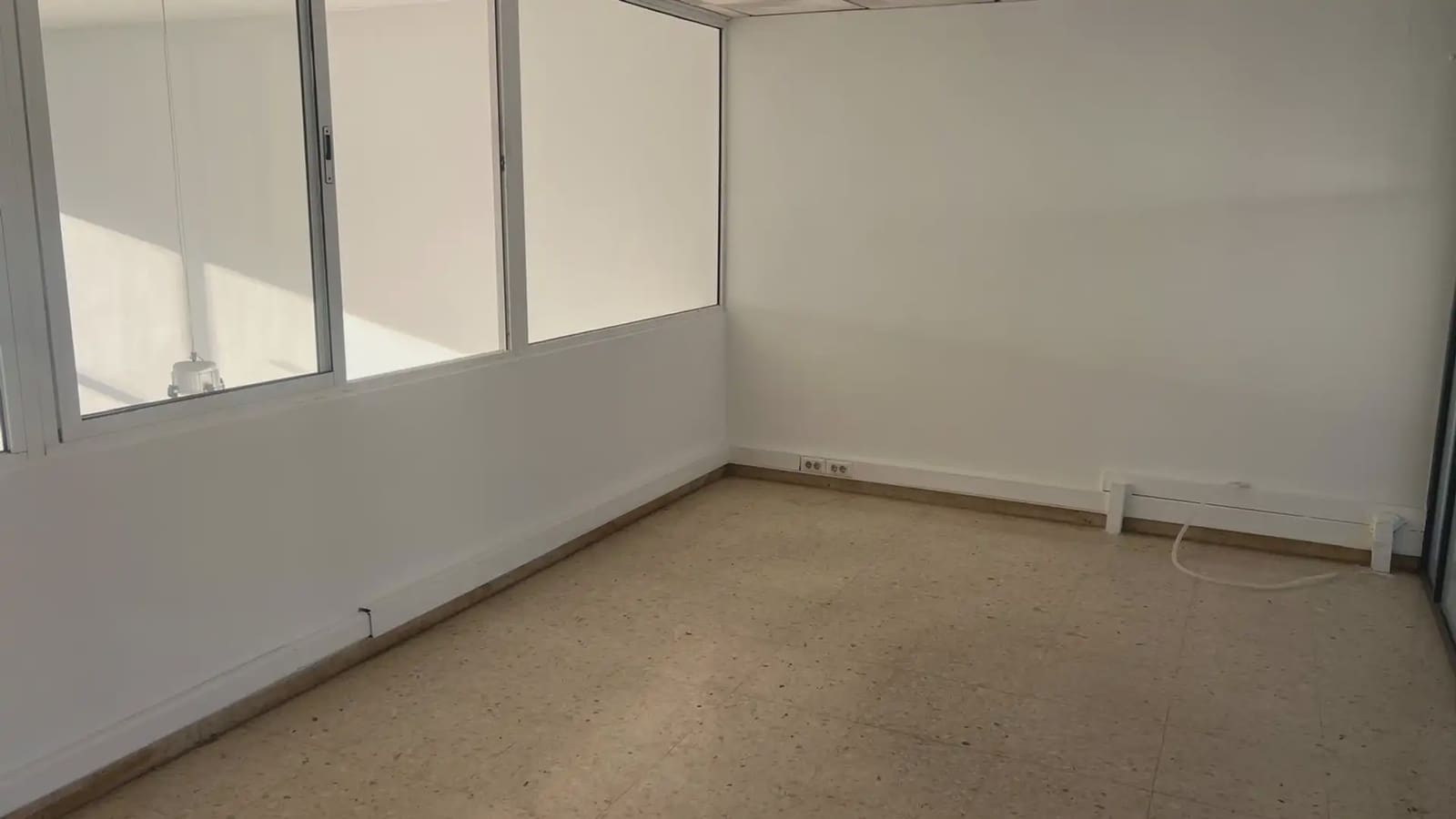 Ufficio da affittare in Paterna - 1.100 € (Rif: 9748304)