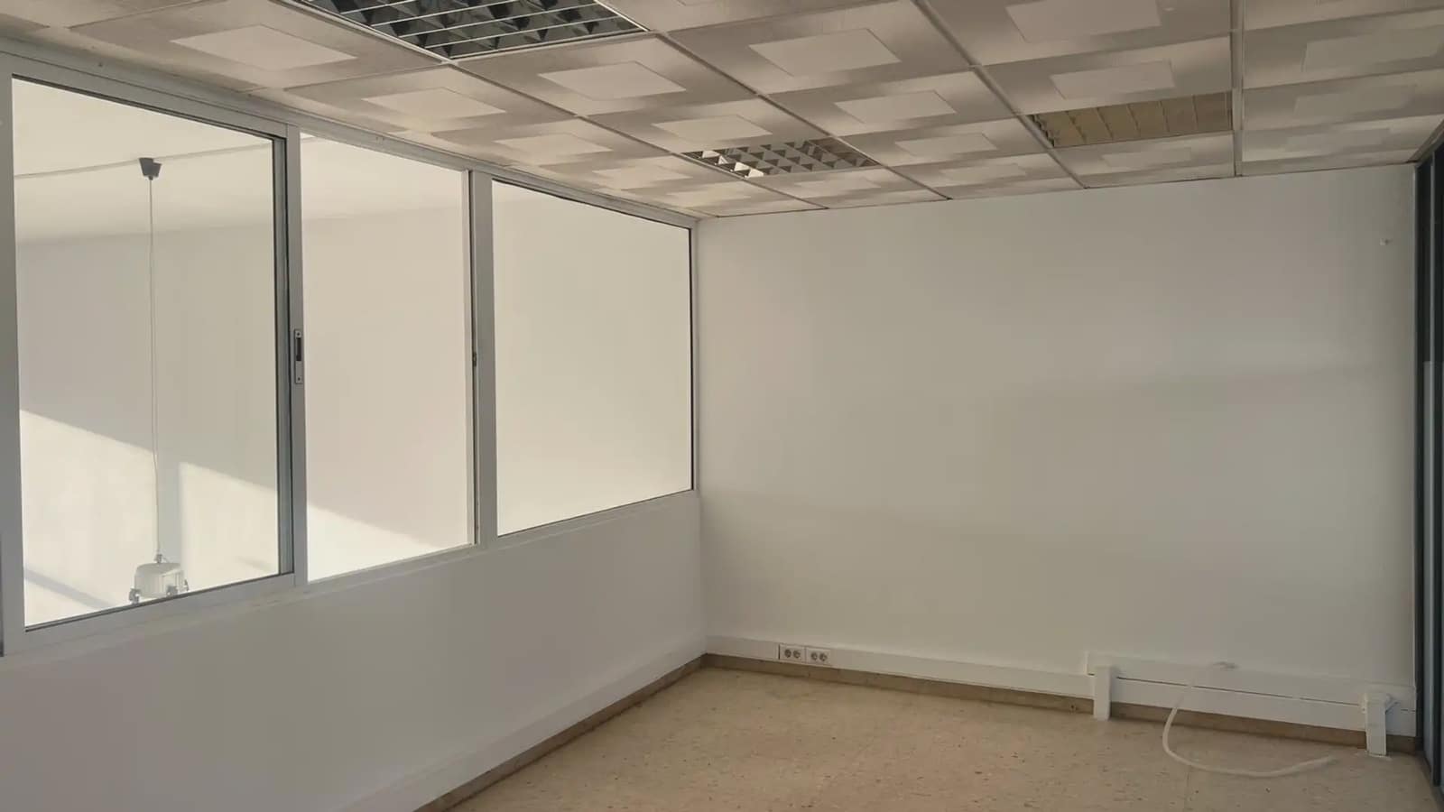 Ufficio da affittare in Paterna - 1.100 € (Rif: 9748304)