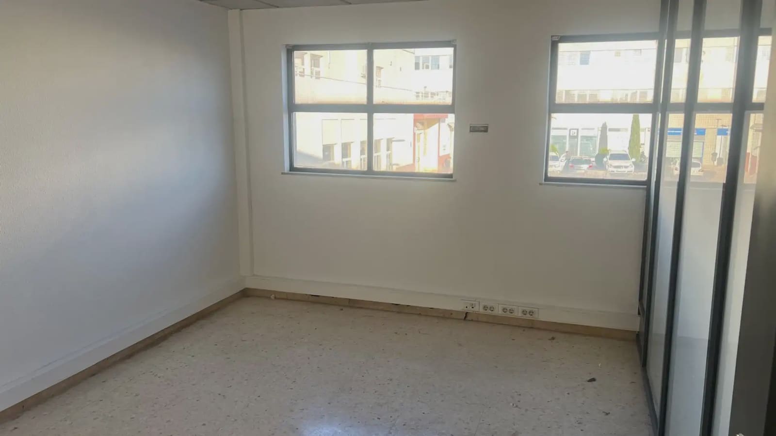 Ufficio da affittare in Paterna - 1.100 € (Rif: 9748304)