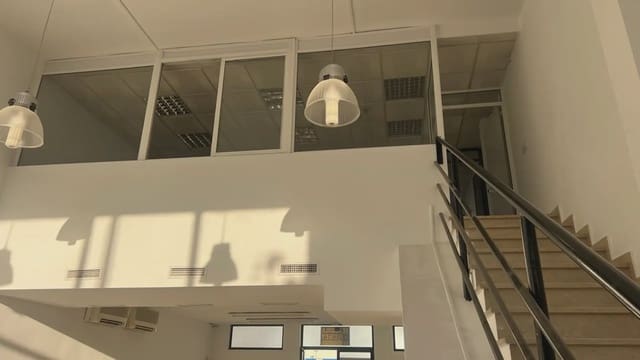 Ufficio da affittare in Fuente del Jarro, Paterna - 1.100 € (Rif: 9748304)