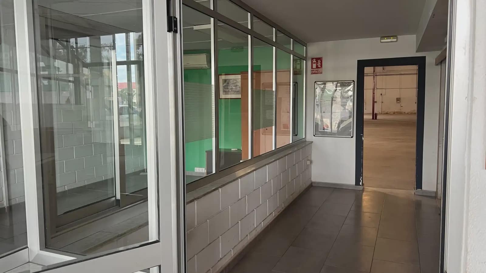 Commerciale da affittare in Quart de Poblet - 15.500 € (Rif: 9748305)