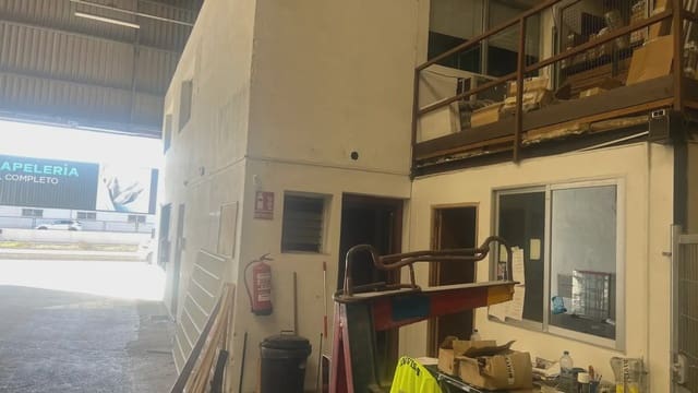 Kommersiell til salgs i Manises - € 615 000 (Ref: 9748306)