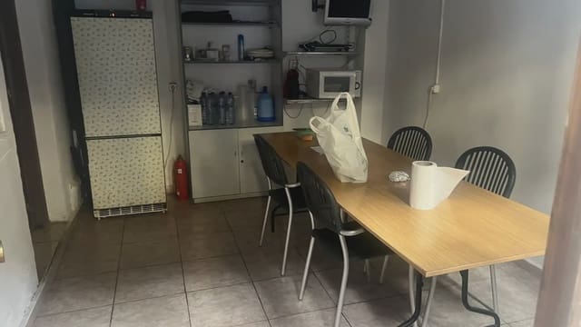 Kommersiell til salgs i Manises - € 615 000 (Ref: 9748306)