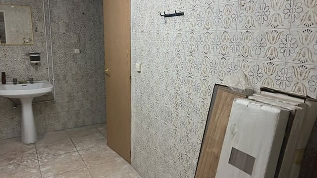 Kommersiell til salgs i Manises - € 450 000 (Ref: 9748309)