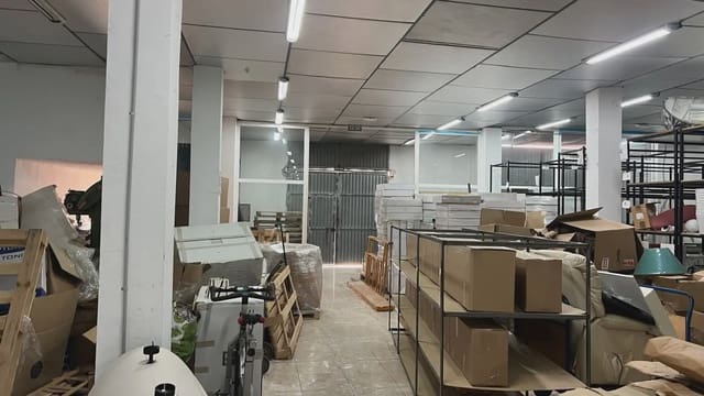 Kommersiell til salgs i Manises - € 450 000 (Ref: 9748309)