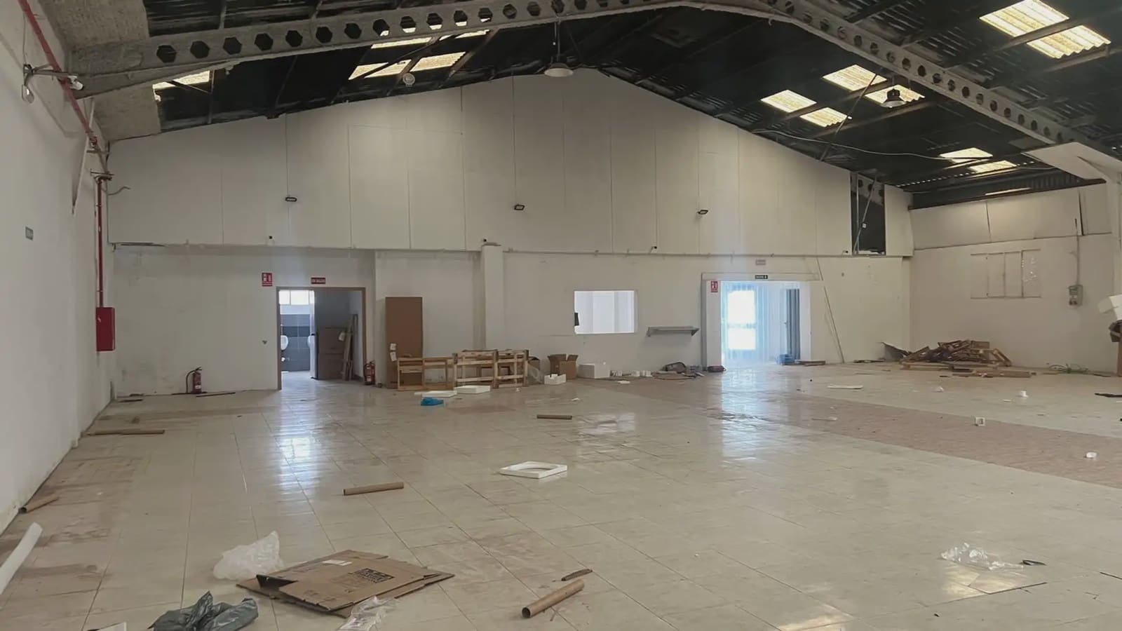 Kommersiell til leie i Manises - € 3 000 (Ref: 9748327)