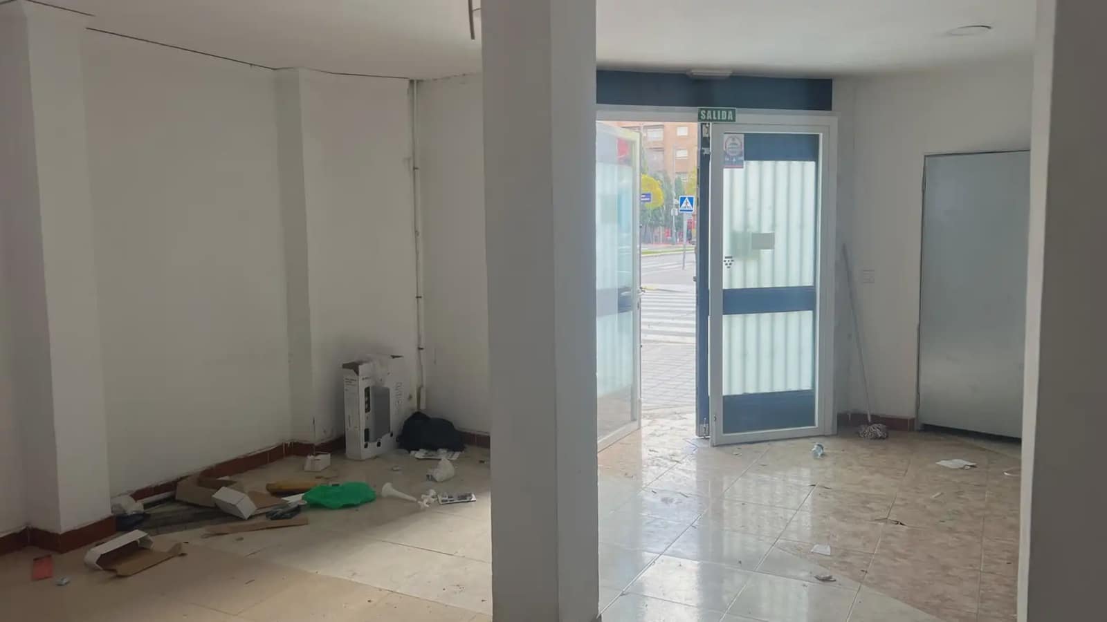 Kommersiell til leie i Manises - € 3 000 (Ref: 9748327)