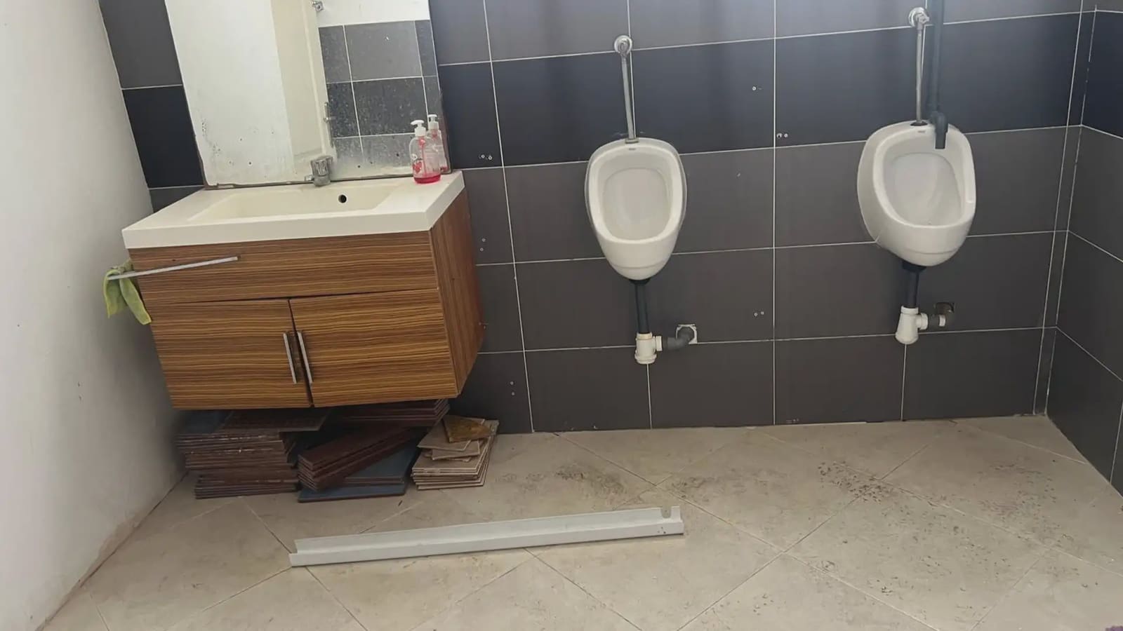 Kommersiell til leie i Manises - € 3 000 (Ref: 9748327)