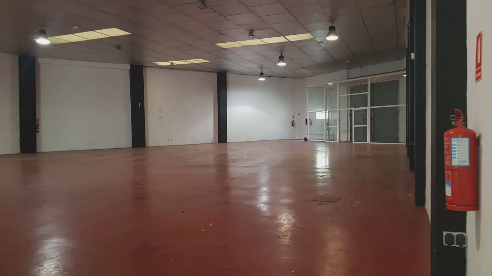 Kommersiell til leie i Manises - € 2 400 (Ref: 9748328)