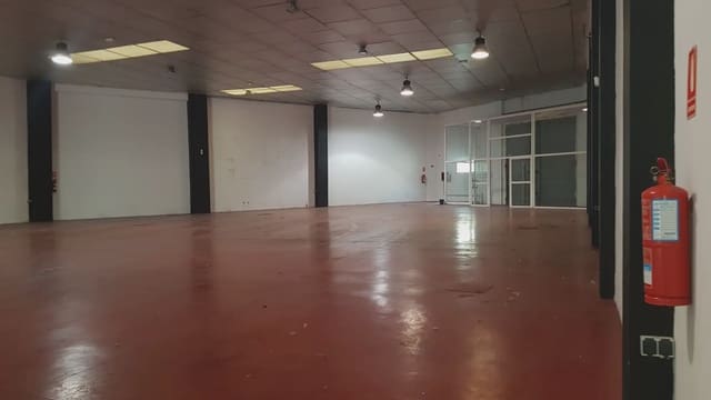 Kommersiell til leie i Manises - € 2 400 (Ref: 9748328)