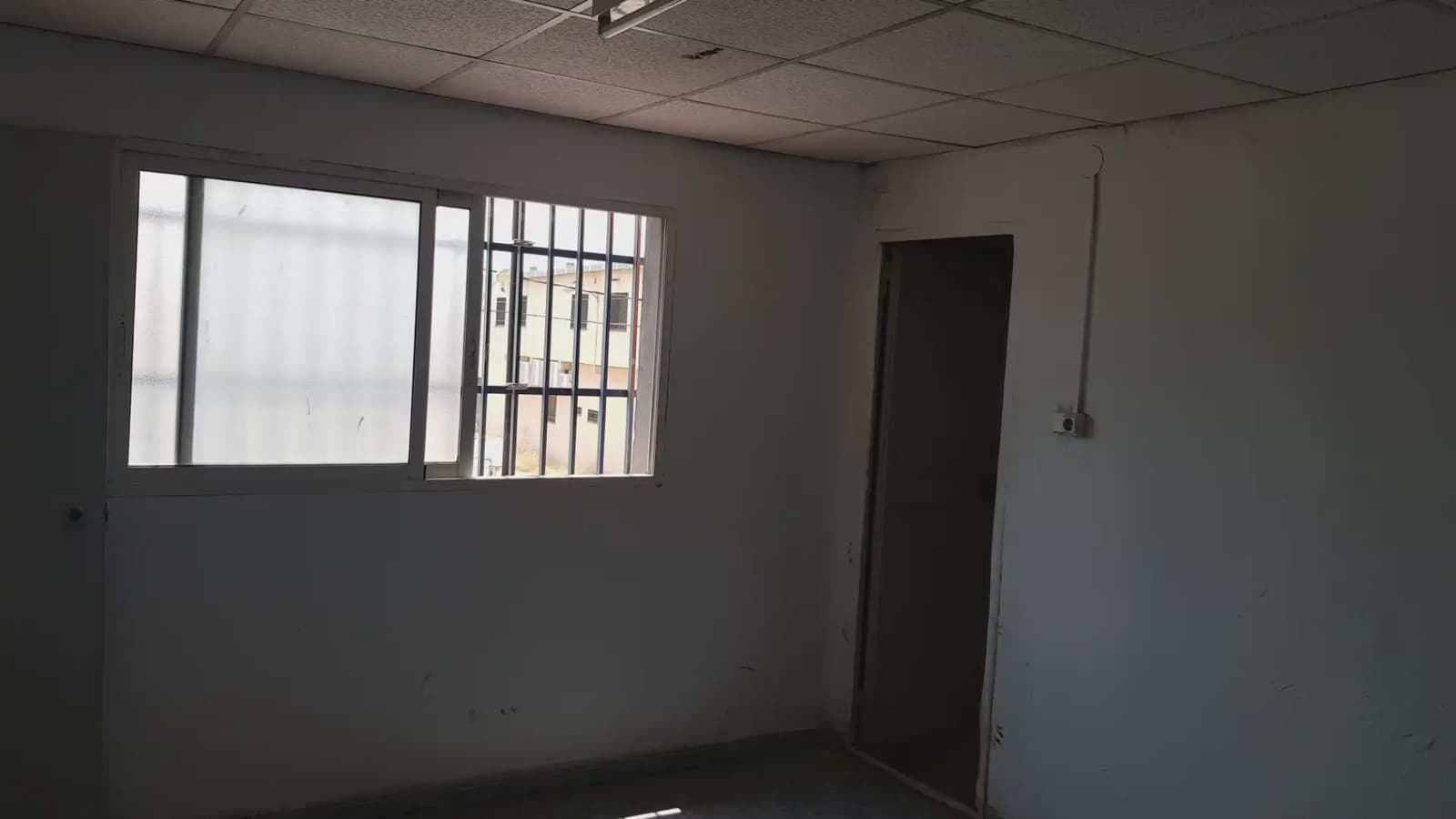 Kommersiell til leie i Manises - € 2 400 (Ref: 9748328)