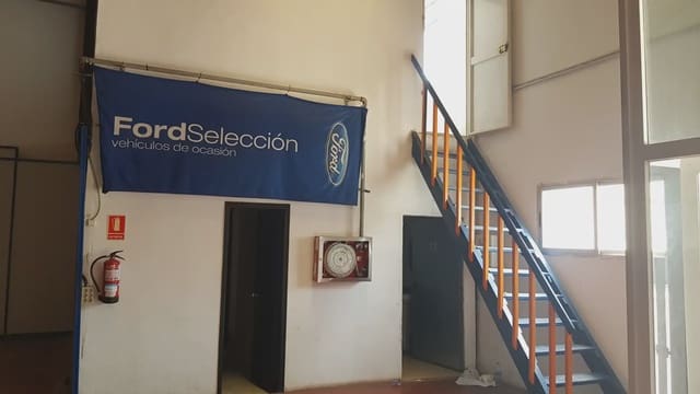 Kommersiell til leie i Manises - € 2 400 (Ref: 9748328)