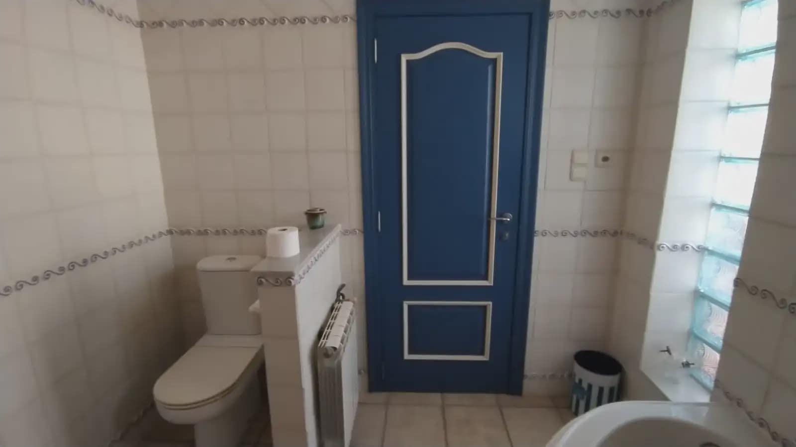 5 bedroom Townhouse for sale in Manises with garage - € 390,000 (Ref: 9748331)