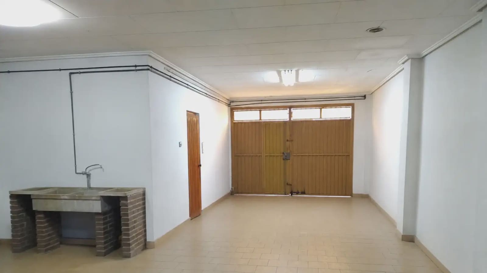 5 bedroom Townhouse for sale in Manises with garage - € 390,000 (Ref: 9748331)