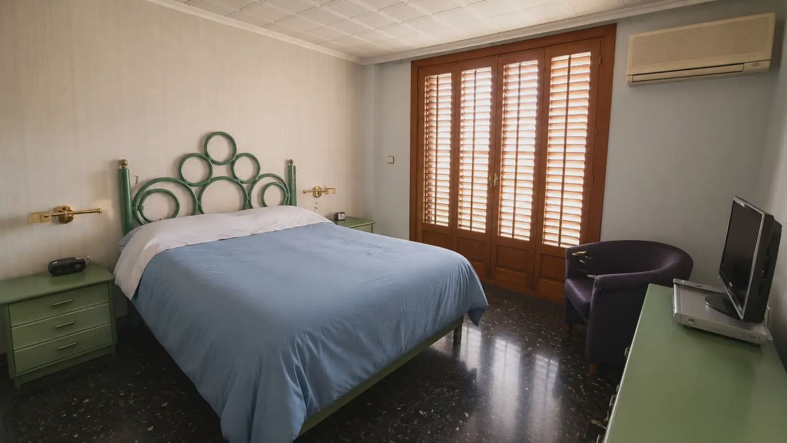 5 bedroom Townhouse for sale in Manises with garage - € 390,000 (Ref: 9748331)